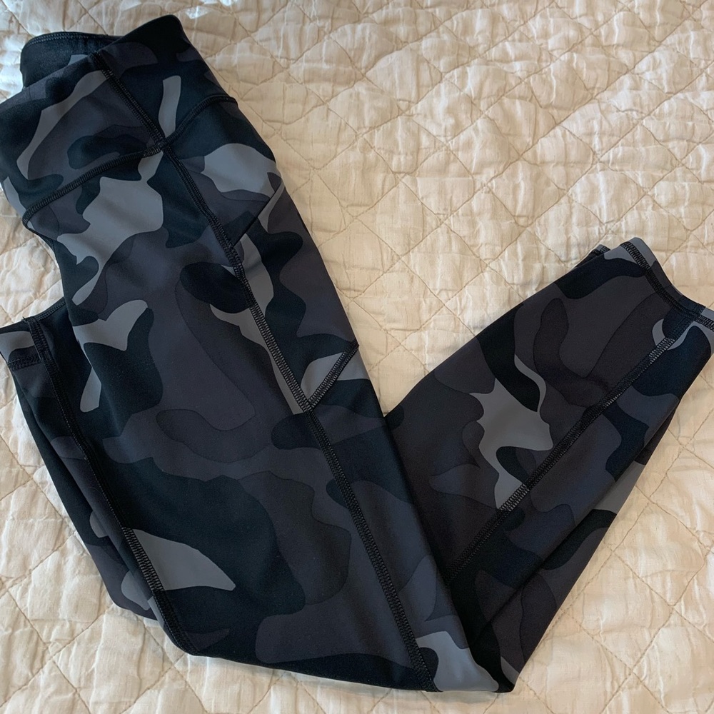 Athleta XS camo tights in excellent condition!